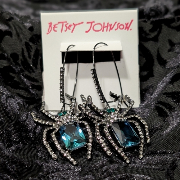 🆕 Betsey Johnson 🕸️ Spider Emerald Green Earrings - Picture 5 of 5